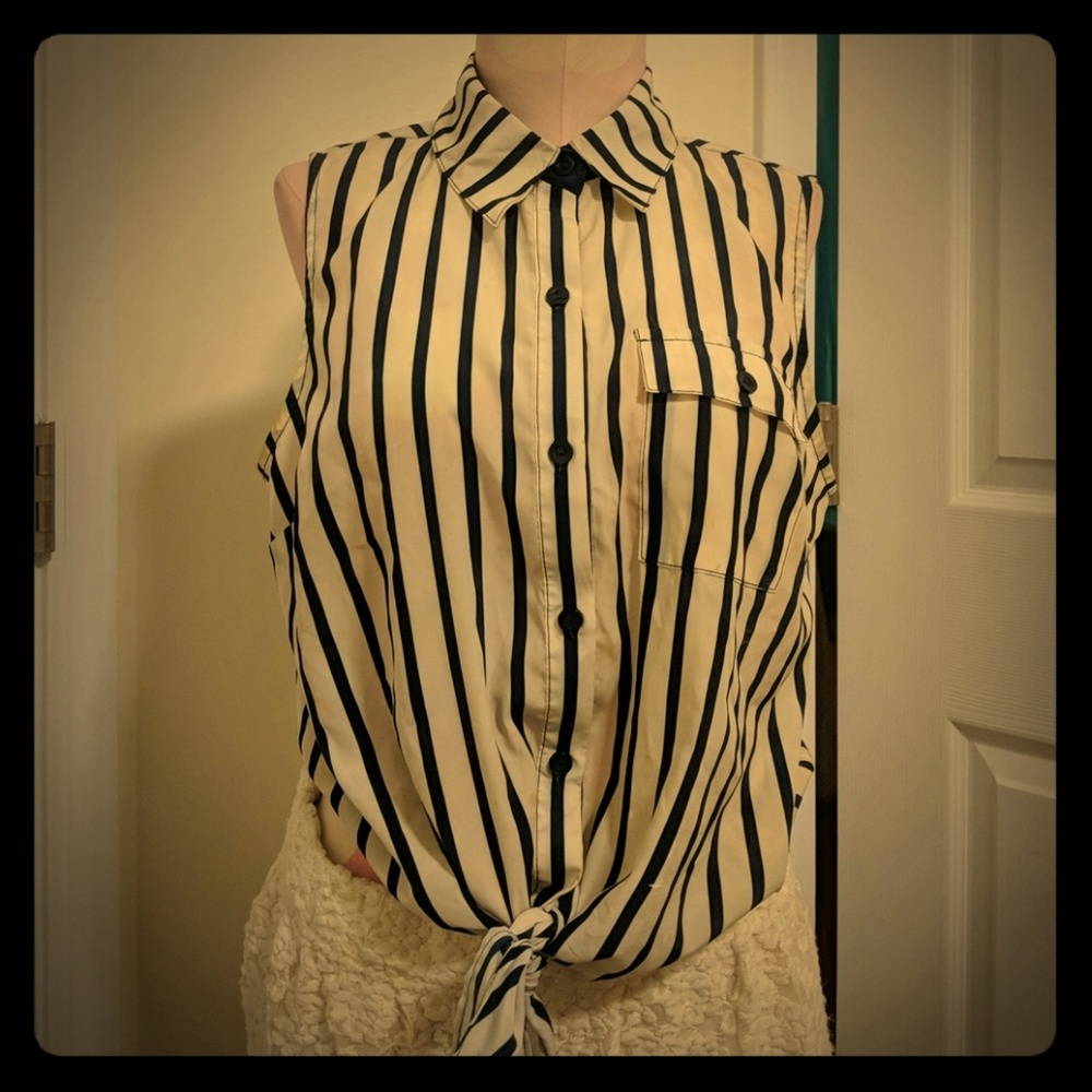 blue and white sleeveless patch pocket tie-top